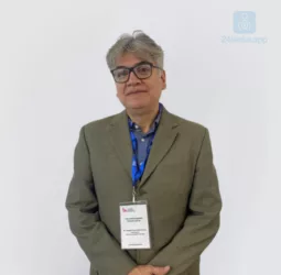 Dr. Eduardo Benavides