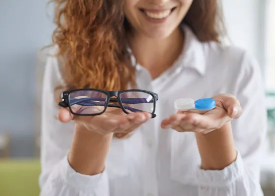 Lentes de Contacto vs. Gafas: Pros y Contras