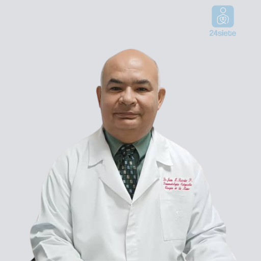 Dr. Juan  Briceño